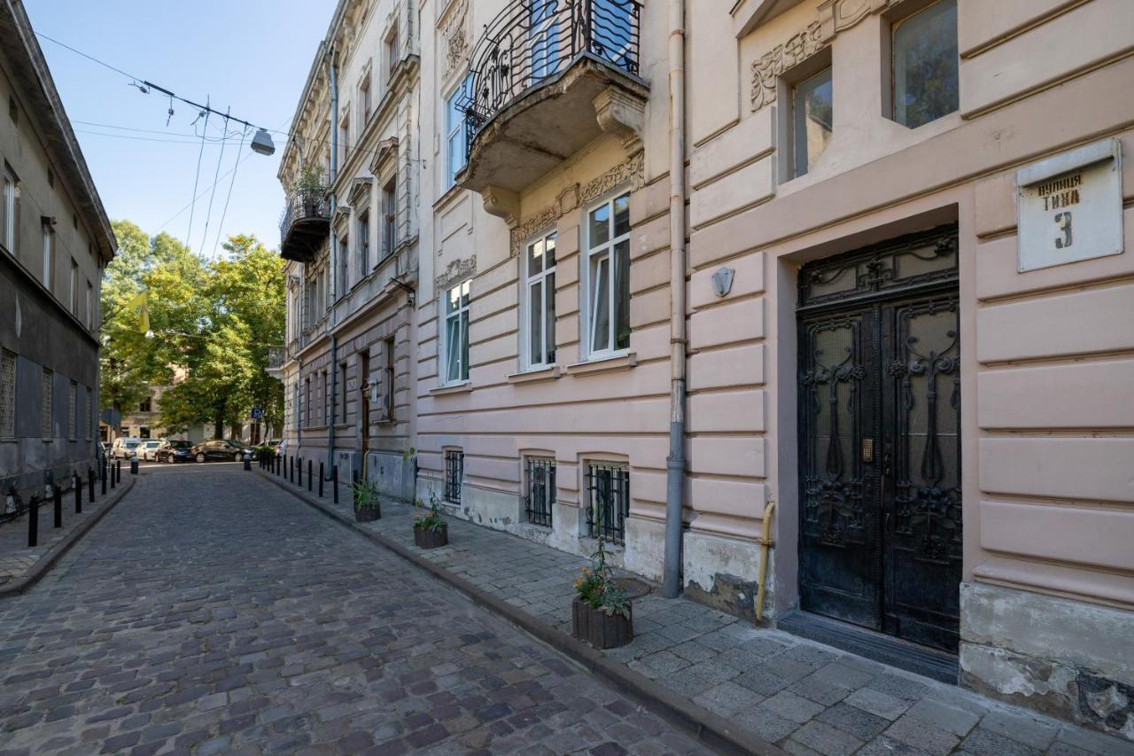 2 Bedroom Apartment Tykha Street City Center With Parking Place Lviv Exterior photo