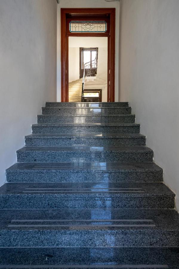 2 Bedroom Apartment Tykha Street City Center With Parking Place Lviv Exterior photo