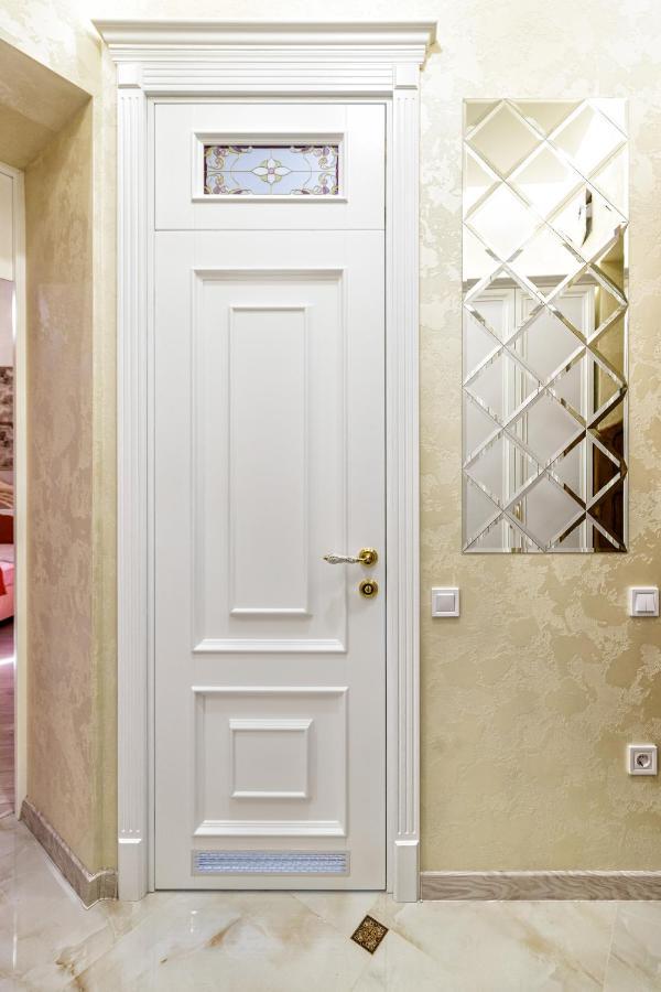 2 Bedroom Apartment Tykha Street City Center With Parking Place Lviv Exterior photo