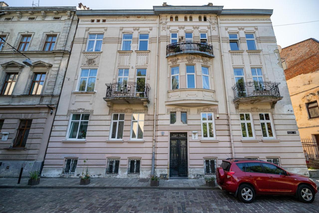 2 Bedroom Apartment Tykha Street City Center With Parking Place Lviv Exterior photo