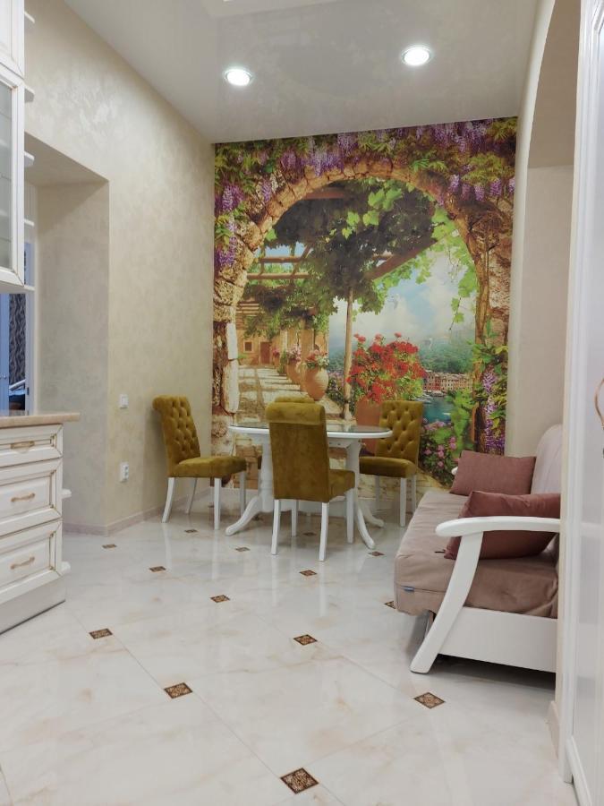 2 Bedroom Apartment Tykha Street City Center With Parking Place Lviv Exterior photo